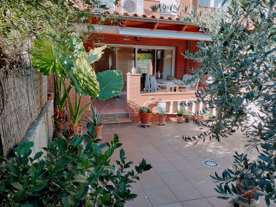 Foto 2 de Casa en venta en Roc Blanc de 4 habitaciones con garaje y jardín