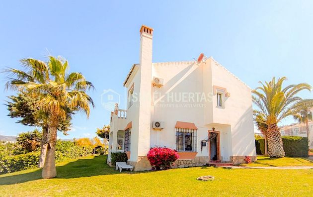 Foto 1 de Casa adossada en venda a calle Doñana de 2 habitacions amb terrassa i piscina