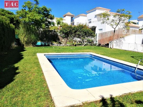 Foto 1 de Chalet en venta en Urbasur - Islantilla de 5 habitaciones con terraza y piscina