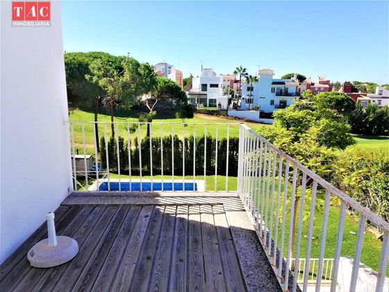 Foto 2 de Chalet en venta en Urbasur - Islantilla de 5 habitaciones con terraza y piscina