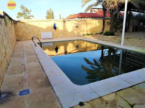 Foto 2 de Chalet en venta en Lepe ciudad de 6 habitaciones con terraza y piscina