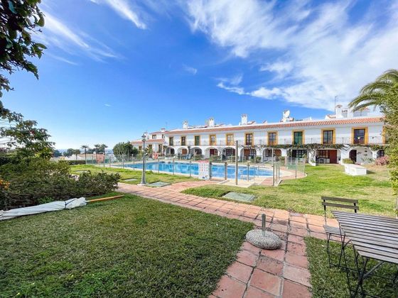 Foto 2 de Casa adossada en venda a calle Pueblo la Paloma de 4 habitacions amb terrassa i piscina