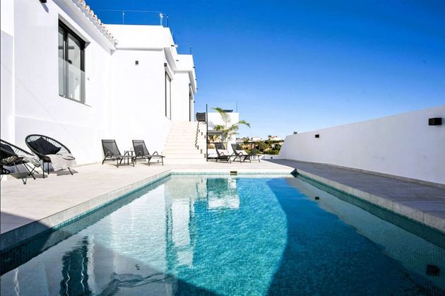 Foto 2 de Venta de chalet en calle Canela de 3 habitaciones con terraza y piscina