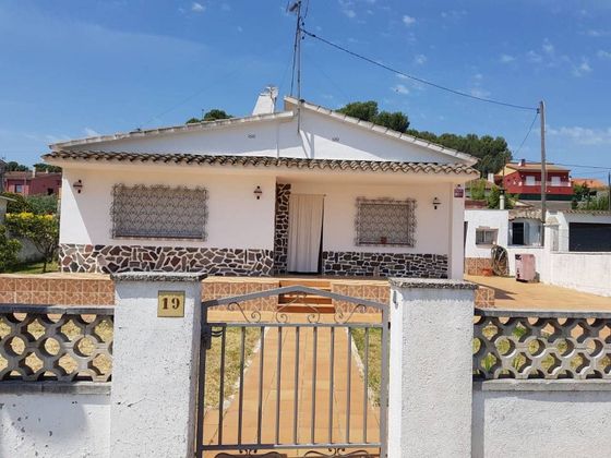Foto 2 de Casa en venta en calle Canigó de 3 habitaciones con terraza y garaje