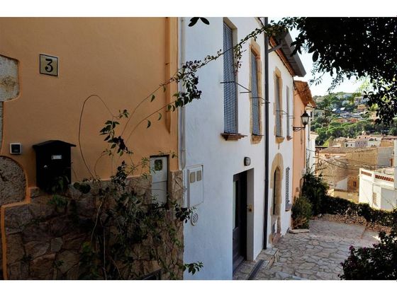 Foto 1 de Casa en venda a calle Del Castell de 3 habitacions amb terrassa i piscina
