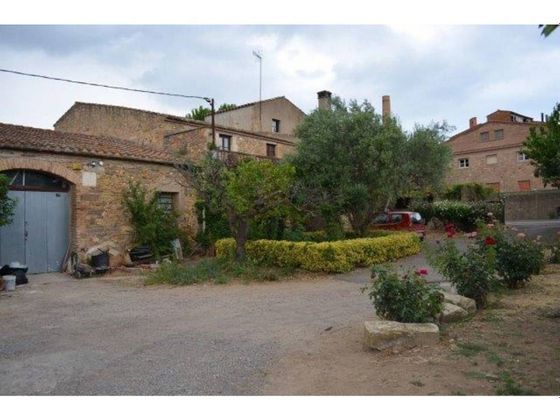 Foto 2 de Casa rural en venda a Bisbal d´Empordà, La de 6 habitacions amb terrassa i jardí