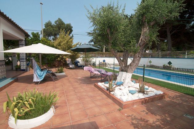 Foto 2 de Xalet en venda a calle Tarragona de 4 habitacions amb piscina i garatge