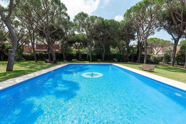 Foto 2 de Piso en alquiler en Gavà Mar de 3 habitaciones con terraza y piscina