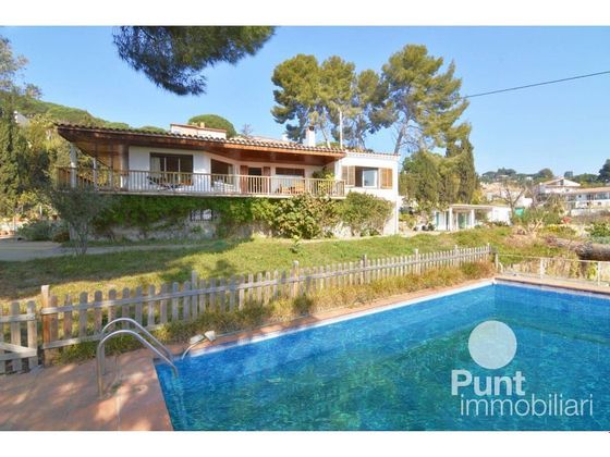 Foto 2 de Casa rural en venda a Premià de Dalt de 5 habitacions amb terrassa i piscina