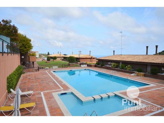 Foto 2 de Venta de casa adosada en Premià de Dalt de 4 habitaciones con terraza y piscina