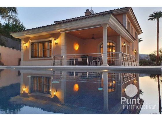 Foto 2 de Xalet en venda a Alella de 6 habitacions amb terrassa i piscina