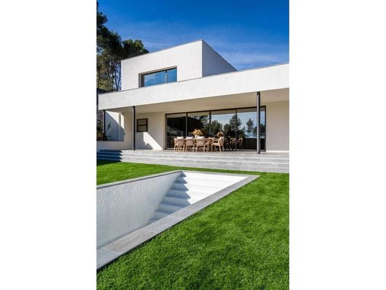 Foto 2 de Casa en venta en Matadepera de 4 habitaciones con terraza y piscina