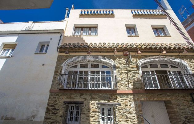 Foto 2 de Casa adosada en venta en calle De Les Cosconilles de 5 habitaciones con terraza y garaje