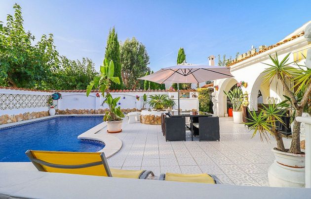 Foto 2 de Xalet en venda a Empuriabrava de 4 habitacions amb terrassa i piscina