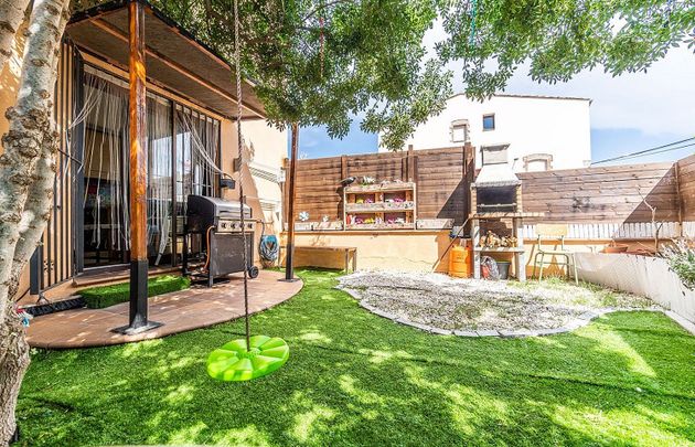 Foto 2 de Casa en venda a Castelló d'Empúries poble de 3 habitacions amb terrassa i piscina