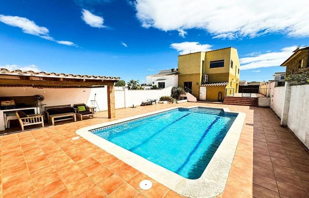 Foto 1 de Venta de casa en Castelló d'Empúries poble de 4 habitaciones con terraza y piscina