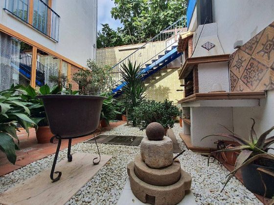 Foto 1 de Casa adossada en venda a La Geltrú de 6 habitacions amb terrassa i jardí
