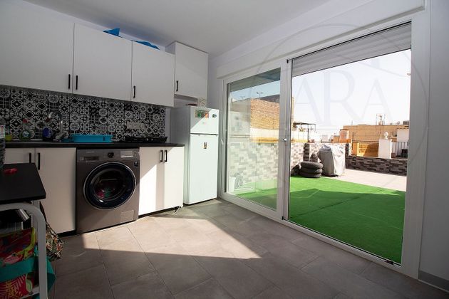 Foto 2 de Casa adosada en venta en calle Cádiz de 3 habitaciones con terraza y aire acondicionado