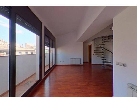 Foto 1 de Dúplex en venda a Eixample Nord – La Devesa de 3 habitacions amb balcó i calefacció
