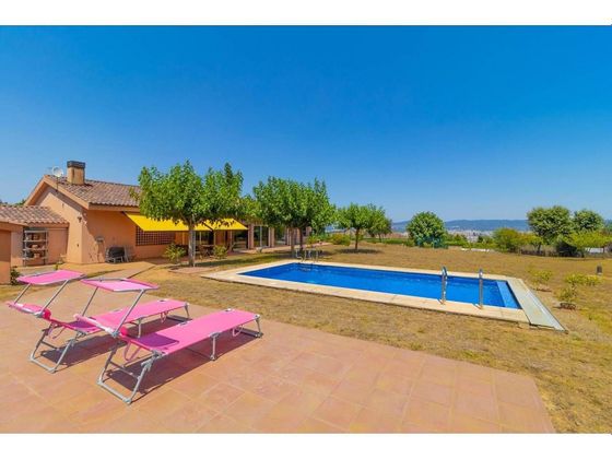 Foto 1 de Casa en venda a Bescanó de 4 habitacions amb terrassa i piscina