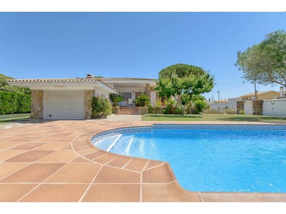 Foto 1 de Casa en venda a Escala, L´ de 5 habitacions amb terrassa i piscina