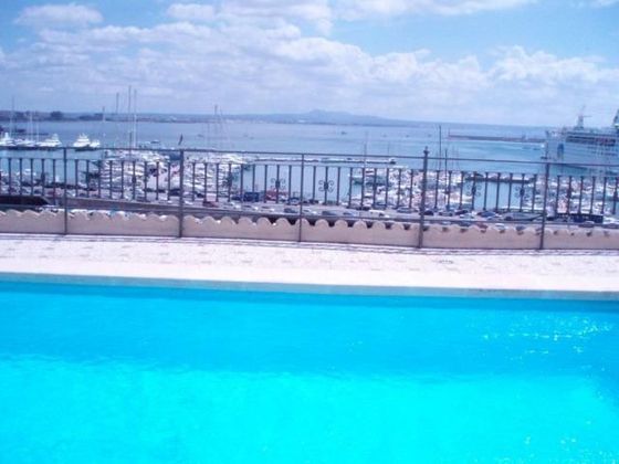 Foto 1 de Pis en lloguer a avenida De Joan Miró de 3 habitacions amb terrassa i piscina