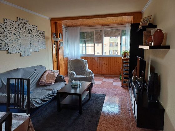 Foto 1 de Piso en venta en El Gornal de 3 habitaciones con aire acondicionado y calefacción