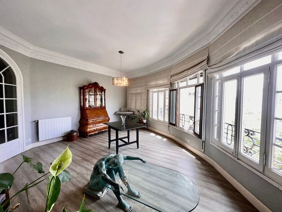 Foto 1 de Pis en venda a Vila de Gràcia de 7 habitacions amb balcó i calefacció