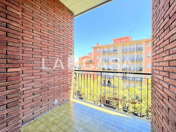 Foto 2 de Pis en venda a Sant Andreu de Palomar de 4 habitacions amb balcó i ascensor