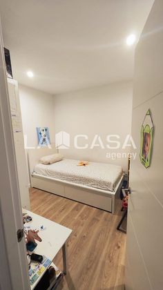 Foto 2 de Piso en venta en Sant Andreu de Palomar de 3 habitaciones con balcón y aire acondicionado