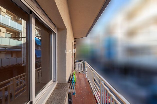 Foto 2 de Venta de piso en El Castell-Poble Vell de 2 habitaciones con balcón