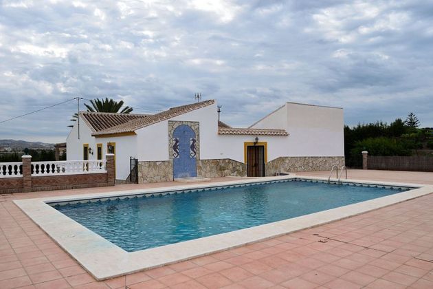 Foto 1 de Chalet en alquiler en Camino Viejo de Málaga de 4 habitaciones con terraza y piscina