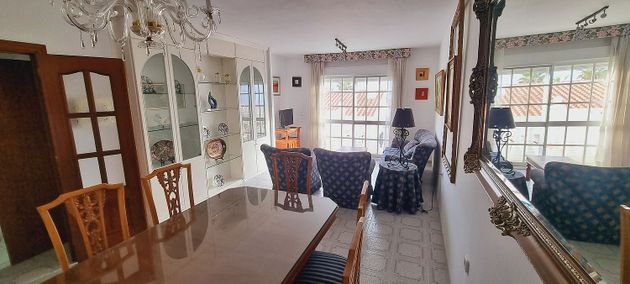 Foto 2 de Piso en alquiler en Benajarafe – Almayate de 3 habitaciones con terraza y muebles