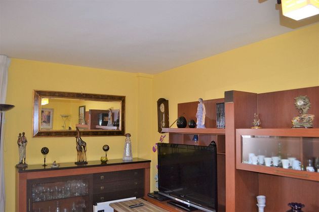 Foto 2 de Piso en venta en calle Tivissa de 3 habitaciones con terraza y aire acondicionado