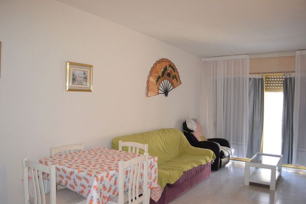 Foto 2 de Pis en venda a calle Tivissa de 3 habitacions amb terrassa i ascensor