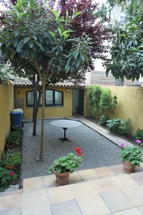 Foto 1 de Casa en venda a Sant Andreu de Palomar de 6 habitacions amb terrassa i jardí