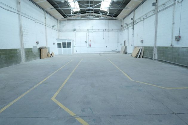Foto 1 de Nau en lloguer a calle Beat Oriol de 295 m²