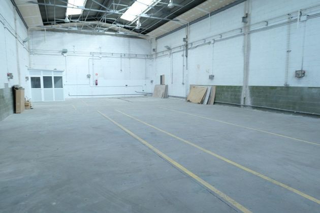 Foto 2 de Nau en lloguer a calle Beat Oriol de 295 m²