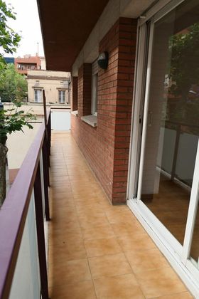 Foto 2 de Pis en venda a calle Del Llenguadoc de 4 habitacions amb balcó i aire acondicionat
