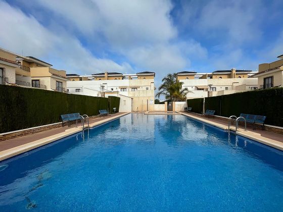 Foto 2 de Casa adossada en venda a El Mojón de 3 habitacions amb terrassa i piscina