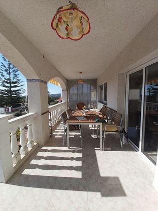Foto 1 de Xalet en venda a La Muntanyeta - La Franquesa de 6 habitacions amb terrassa i jardí