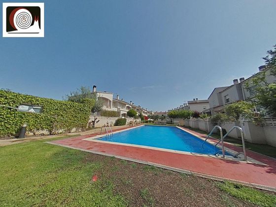 Foto 2 de Venta de casa adosada en Ponent - Barri de França de 3 habitaciones con terraza y piscina
