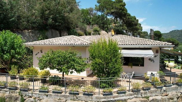 Foto 1 de Xalet en venda a Sant Cebrià de Vallalta de 3 habitacions amb terrassa i jardí
