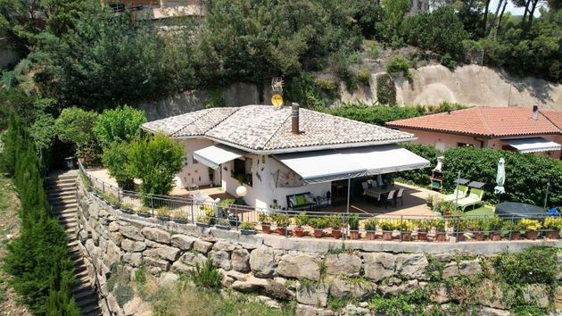 Foto 2 de Venta de chalet en Sant Cebrià de Vallalta de 3 habitaciones con terraza y jardín