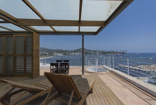 Foto 1 de Ático en venta en Marina Botafoc - Platja de Talamanca de 2 habitaciones con terraza y piscina