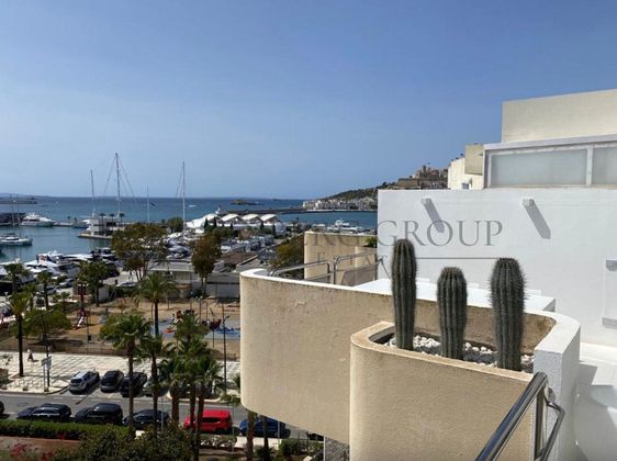 Foto 2 de Àtic en venda a Marina Botafoc - Platja de Talamanca de 2 habitacions amb terrassa i piscina