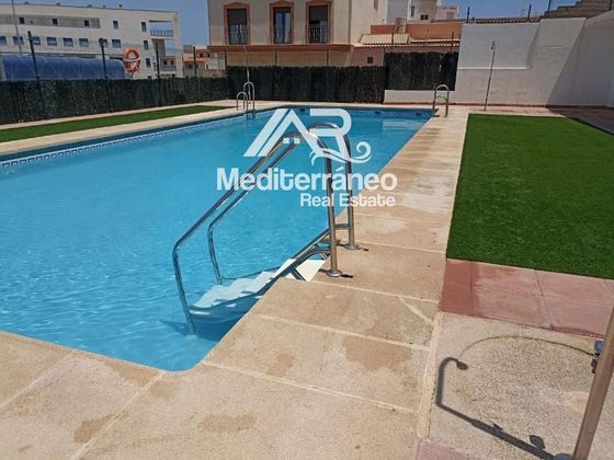 Foto 1 de Venta de piso en Puerto de Garrucha de 3 habitaciones con terraza y piscina