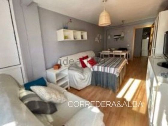 Foto 1 de Piso en alquiler en Los Remedios de 3 habitaciones con terraza y muebles