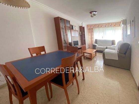 Foto 2 de Piso en alquiler en León de 3 habitaciones con muebles y aire acondicionado