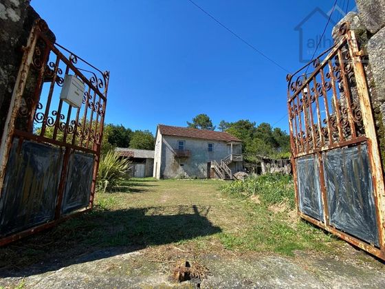 Foto 2 de Casa en venda a Ponteareas amb jardí i calefacció